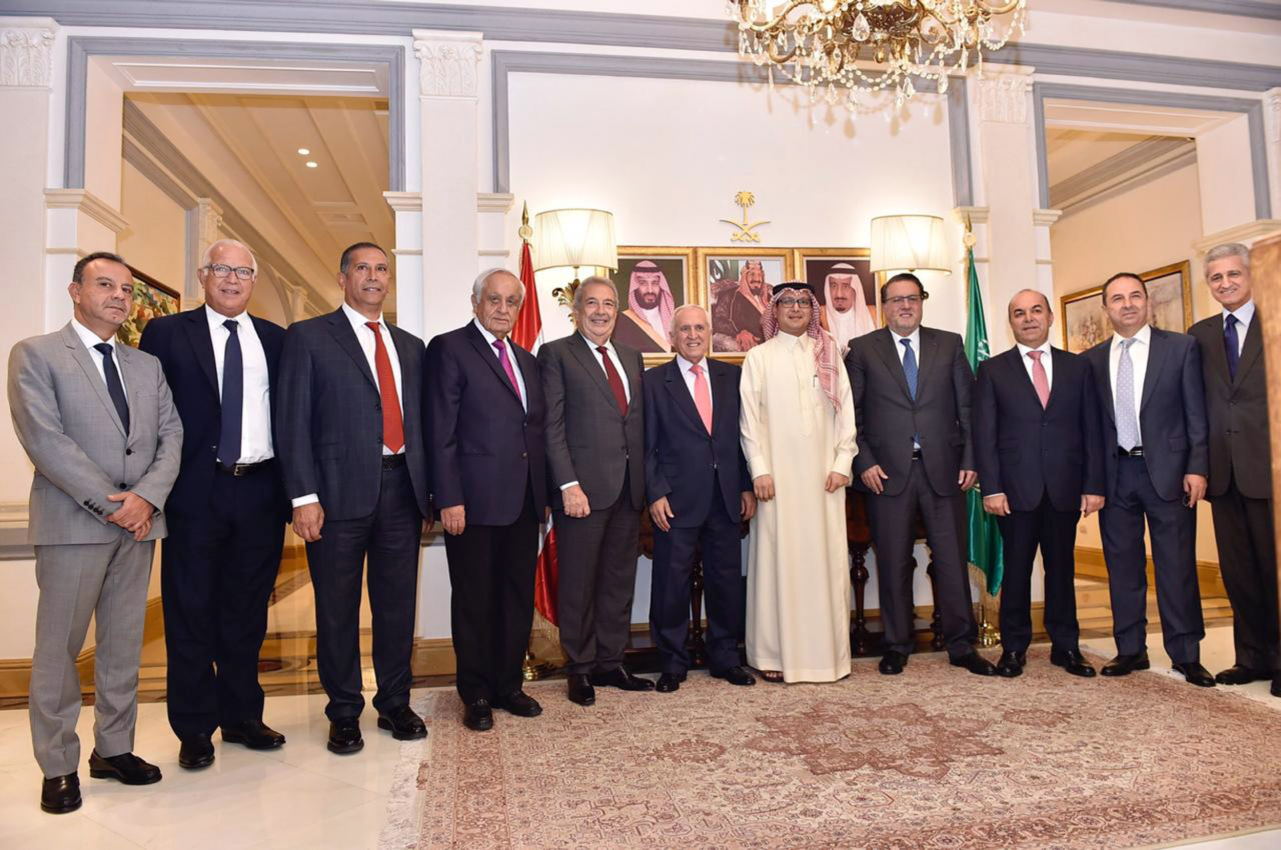 سفير المملكة العربية السعودية يستقل وفد مجلس الأعمال اللبناني - السعودي / مبادرات سعودية كثيرة تجاه لبنان