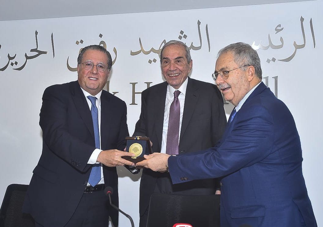 رئيس الهيئات الإقتصادية يكرم نبيل الجسر