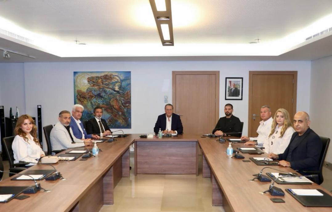 بيان - شقير يلتقي وفد الإتحاد الدولي لرجال الأعمال